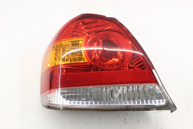 Стоп-сигнал Toyota Platz SCP11 1SZ 2003 Кемерово (ул. Проездная)