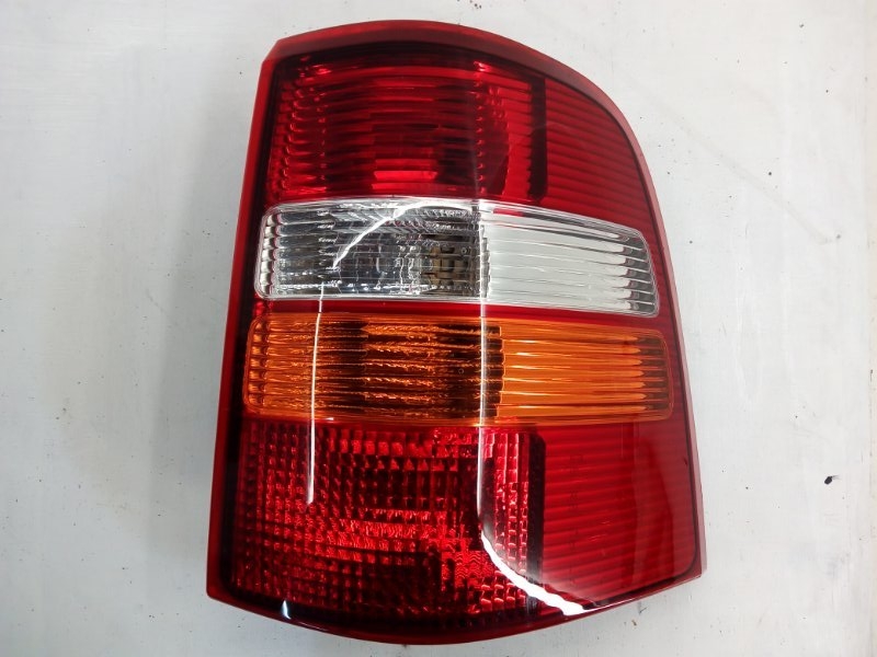 Стоп-сигнал Ford Explorer U251 (1FMEU74) 281 CID 2006 Кемерово (ул. Проездная)