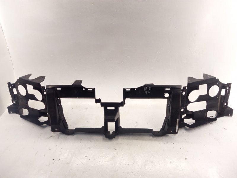 Рамка радиатора Chevrolet Trailblazer GMT360 LL8 2003 Кемерово (ул. Проездная)