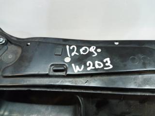 W203 271.940 рамка радиатора C-class