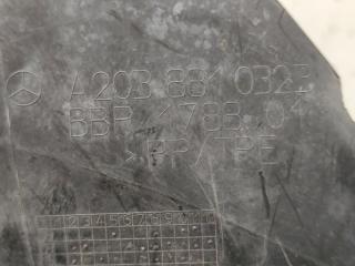 Подкрылок W203 271.946 C-class